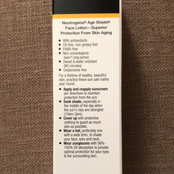 Neutrogena AGE SHIELD FACE       Oil - Free SUNSCREEN SPF 70.        3.0 FL OZ - Picture 4 of 5